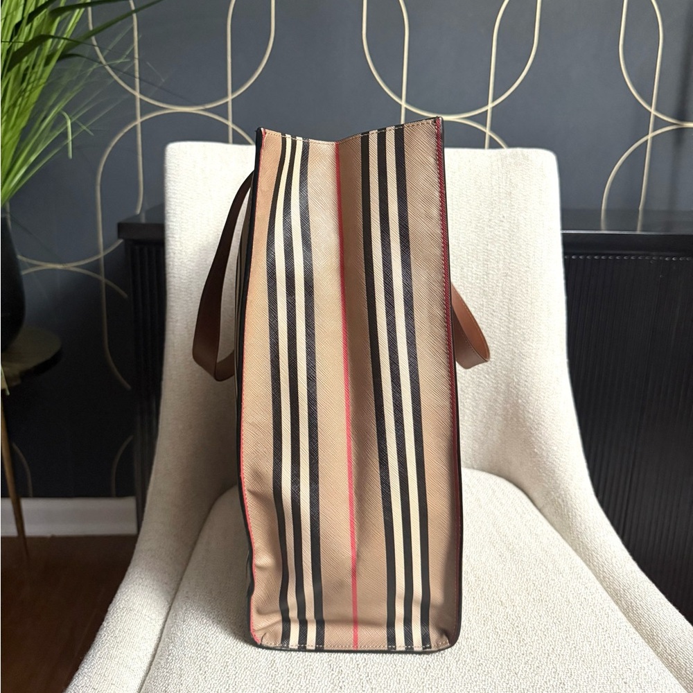Authentic Burberry Icon Stripe E-Canvas Portrait Tote bag - Picture 7 of 16